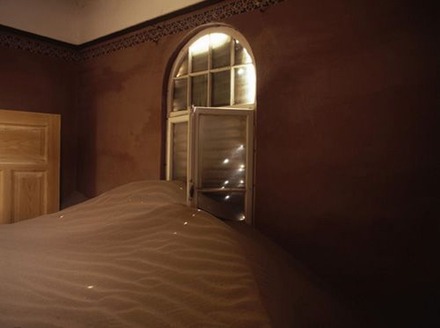 Liiv on Kolmanskopi elumajad enda võimusesse saanud