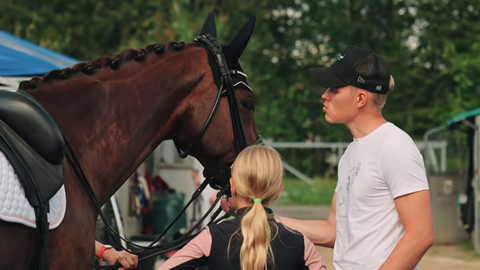 ESIMENE KOHT! ⟩ «Sometimes lose, always win!» Ott Tänaku humoorikas sõnum tütrele, kes tuli rahvusvahelisel ratsavõistlusel võitjaks