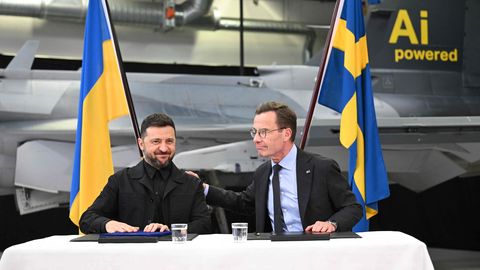 Ukrajina bo kupila lovce Gripen od Švedske