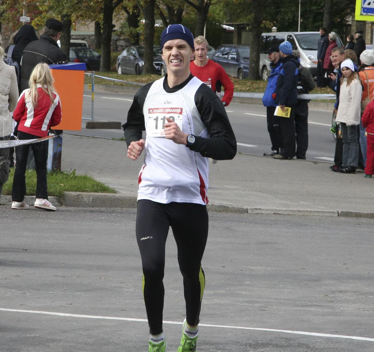 Viljandi vastupidavusalade klubi Staier esindaja Kristjan Vares lõpetas Eesti maratonijooksu meistrivõistlused kuuenda kohaga. Oma esimese maratoni ajaks sai ta 2:43.58. Pilt on tehtud eelmisel sügisel Viljandi linnajooksul.