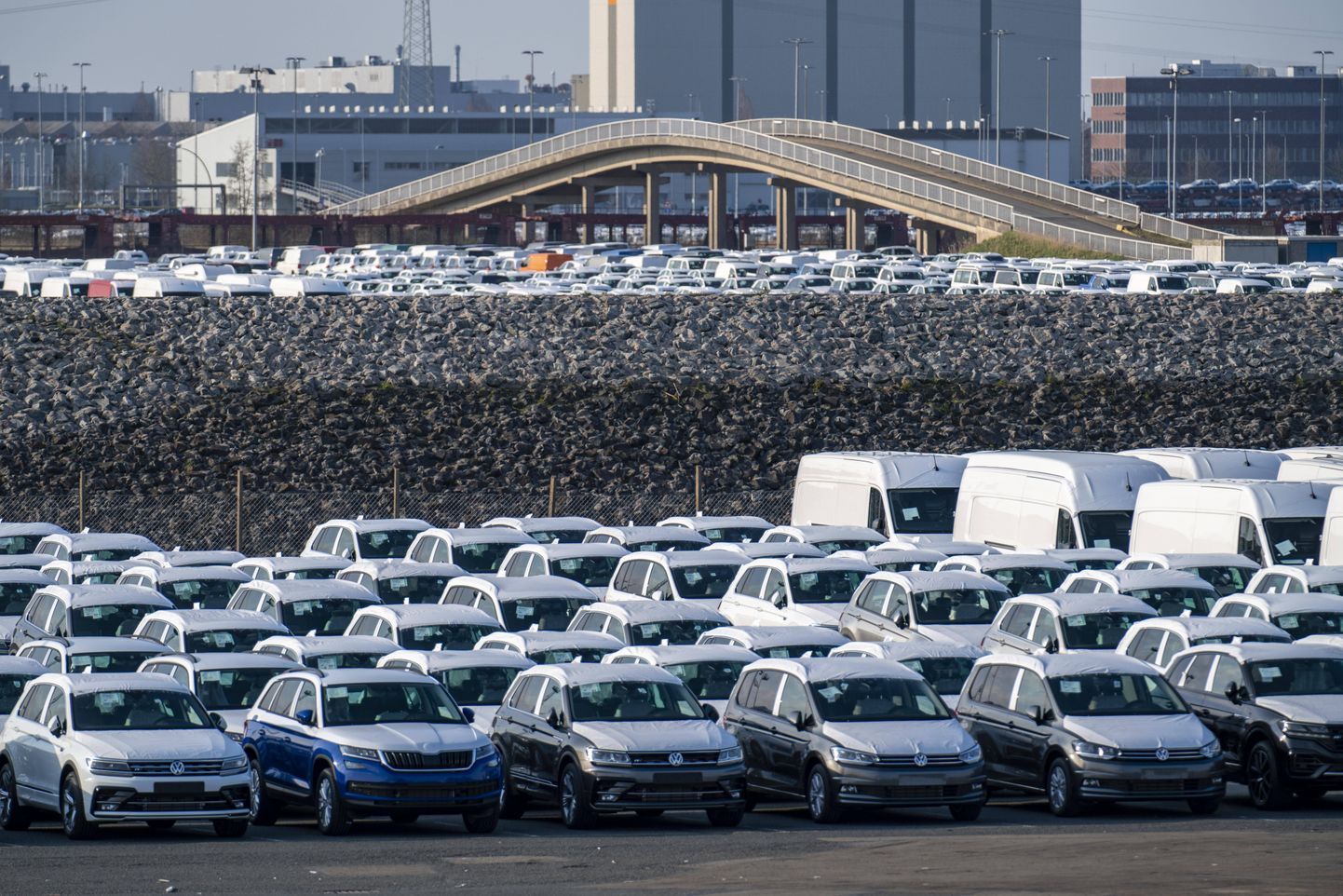 Volkswageni autod, mis ootavad meretsi transportimist.