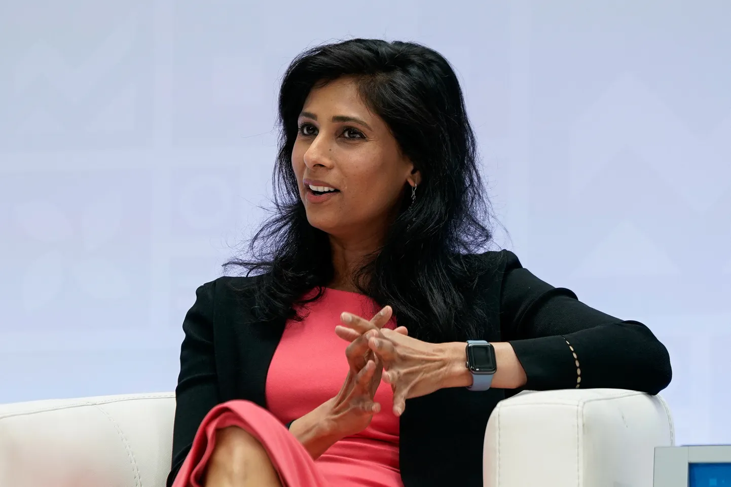 Rahvusvahelise valuutafondi (IMF) tegevdirektori esimene asetäitja Gita Gopinath hoiatab tehnoloogia arenguga seotud suurte riskide eest.