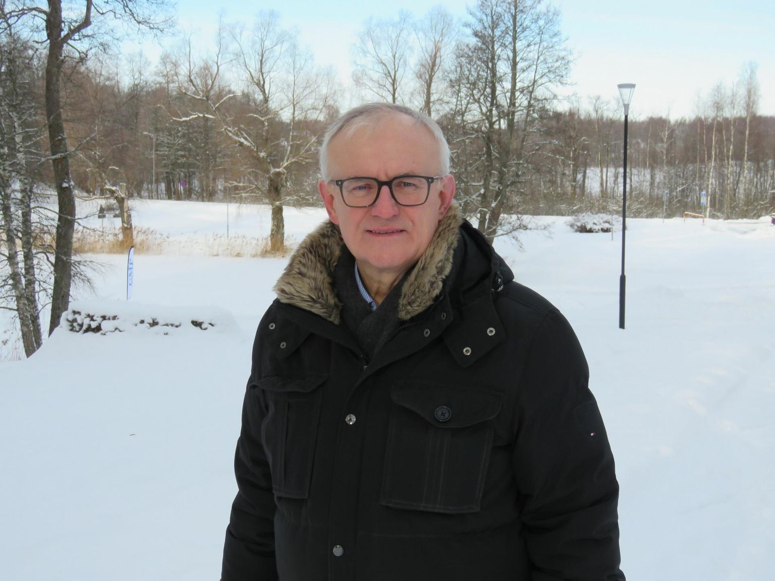 Läbi ja lõhki lõunaeestlane, Eesti välisluure rajaja ja pikka aega diplomaadina töötanud Ants Frosch elab nüüd juba mitu aastat Otepääl, kus tal meeldib tihti Pühajärve ääres jalutamas käia.