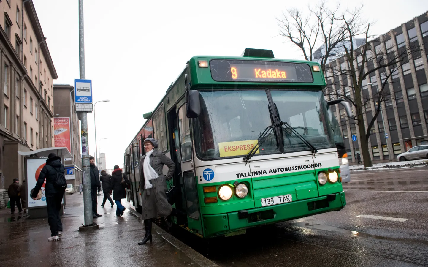 Pool aastat enne valimisi tahavad erakonnad üksteise võidu bussijuhtide palku tõsta.