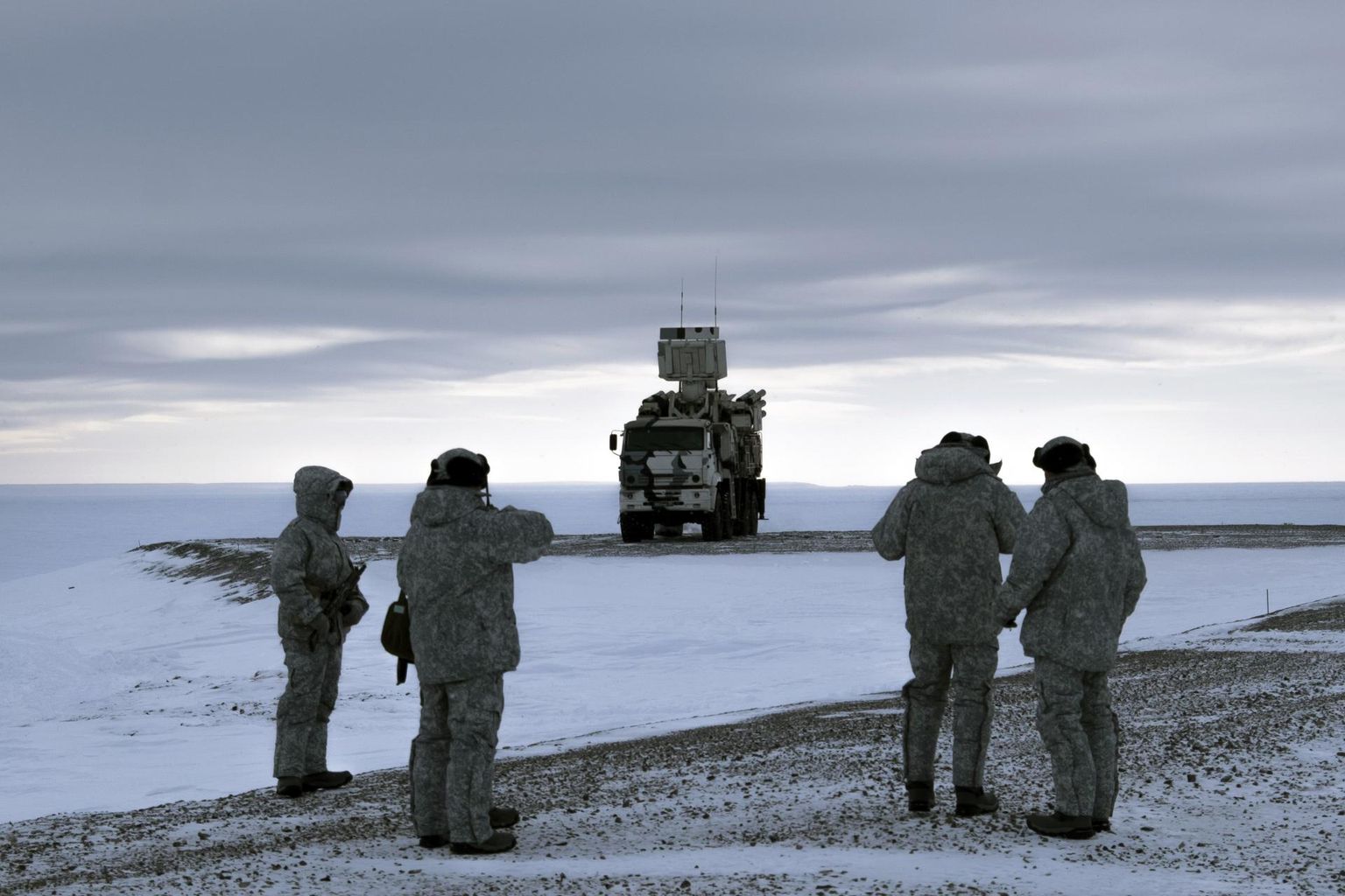 Arktika sõjaväeringkonna loonud Venemaa on piirkonnas suurendanud õhu-, mereväe ja rannakaitse võimekust. 