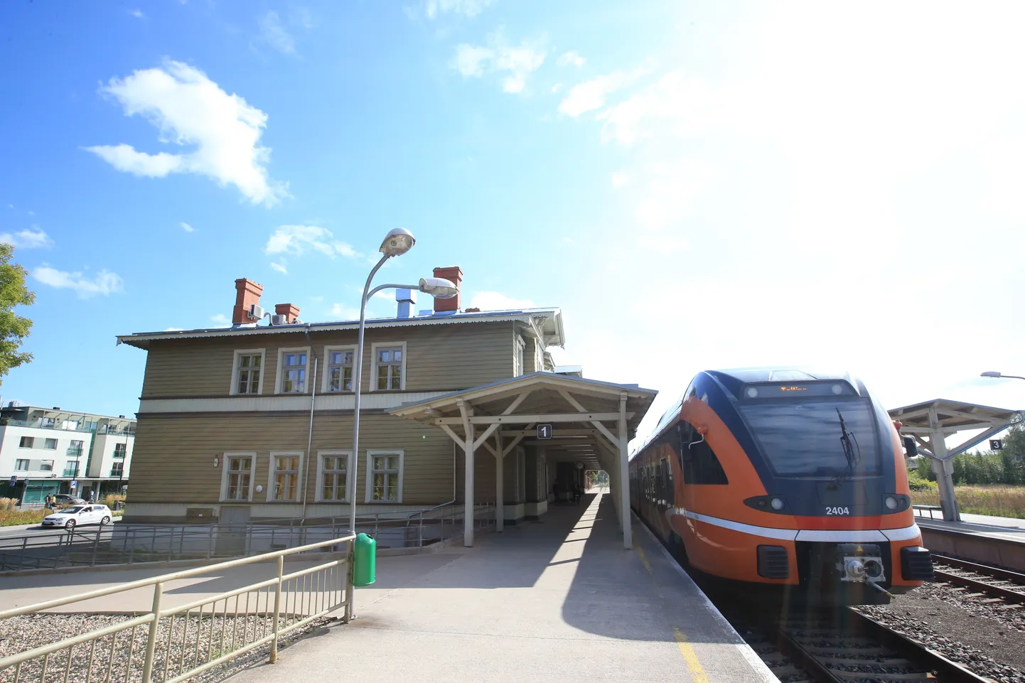 Tartu jaamahoone ja Elroni rong.