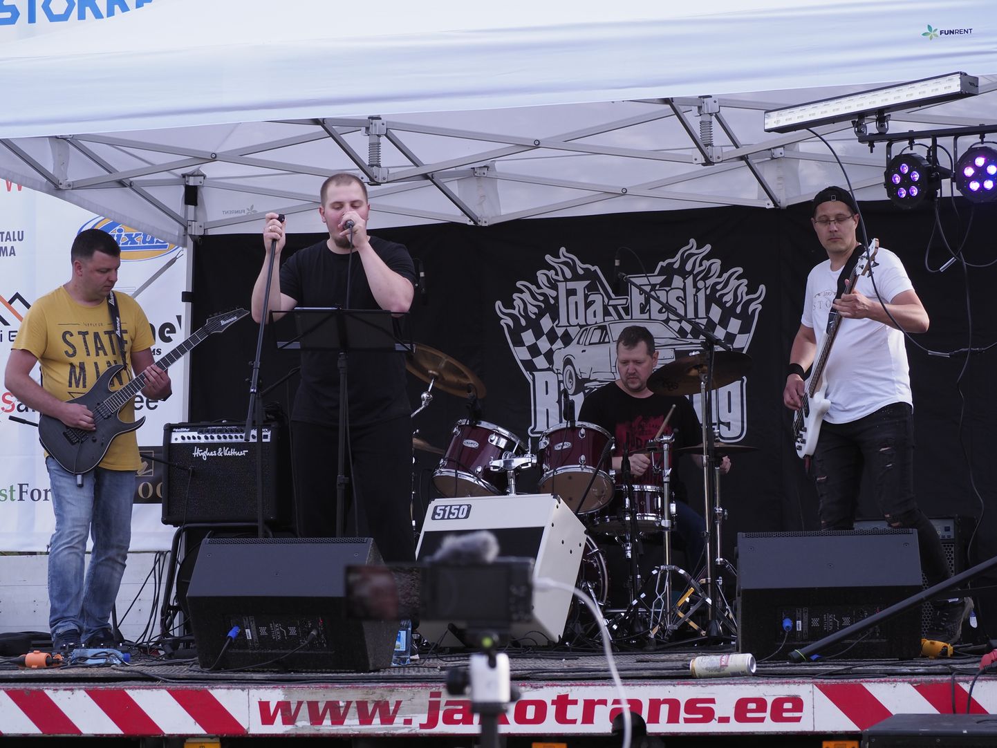 Группа "JESA" выступала в прошлую субботу в Йыхви, а в предстоящую ее можно услышать в Кохтла-Ярве.