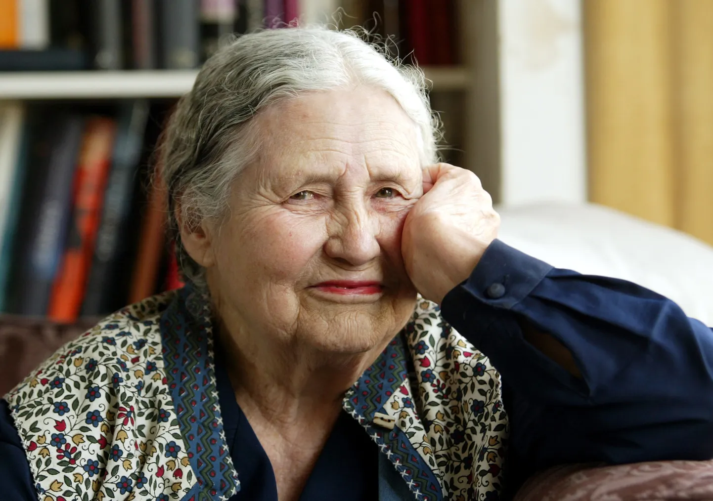 Kirjanik Doris Lessing oma Londoni kodus 2006. aastal.