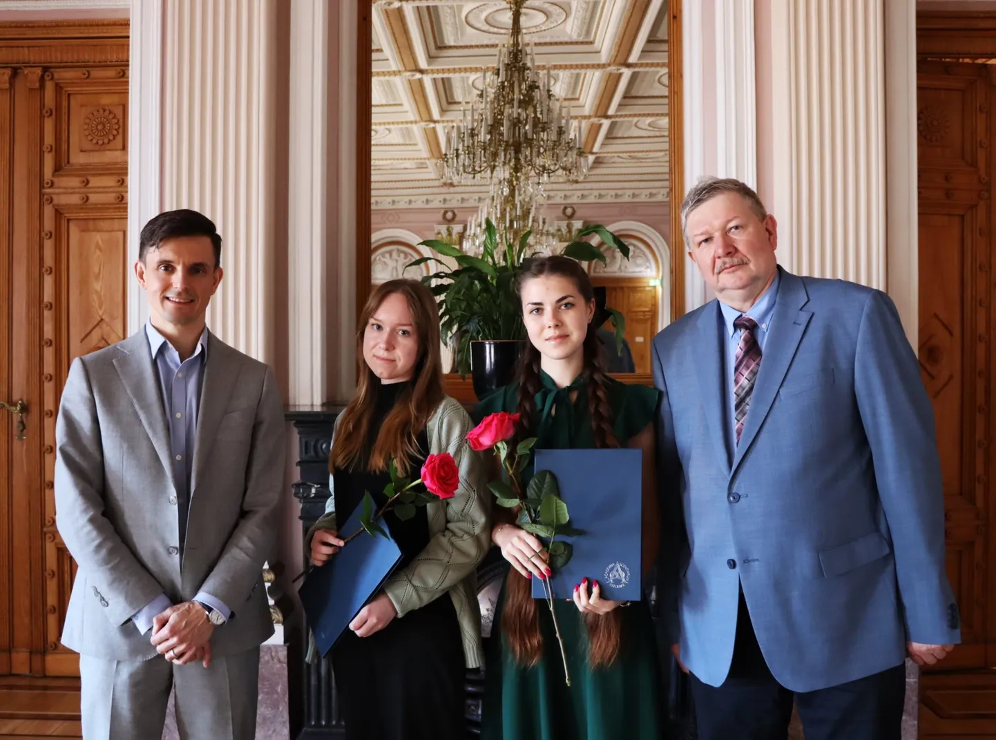 Vasakult: Fermi Energia juhatuse liige Henri Ormus, Mirtel Toming, Daria Kolomiitseva ja akadeemik Marco Kirm.
