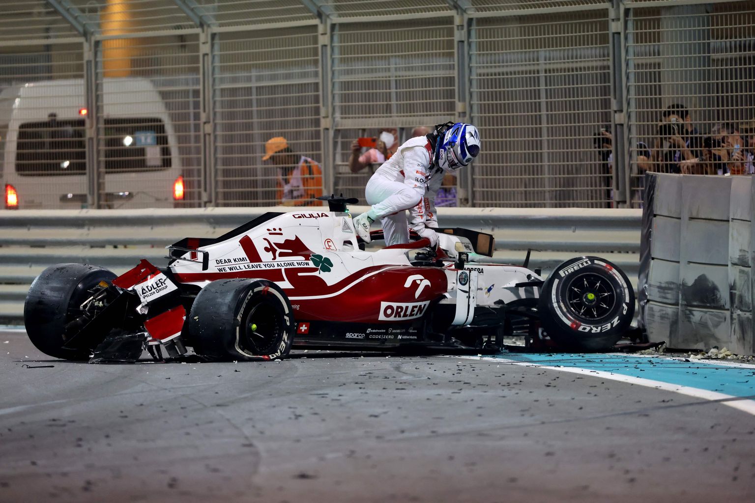 Kimi Räikkönen (Alfa Romeo) sõitis rajalt välja teisel vabatreeningul.