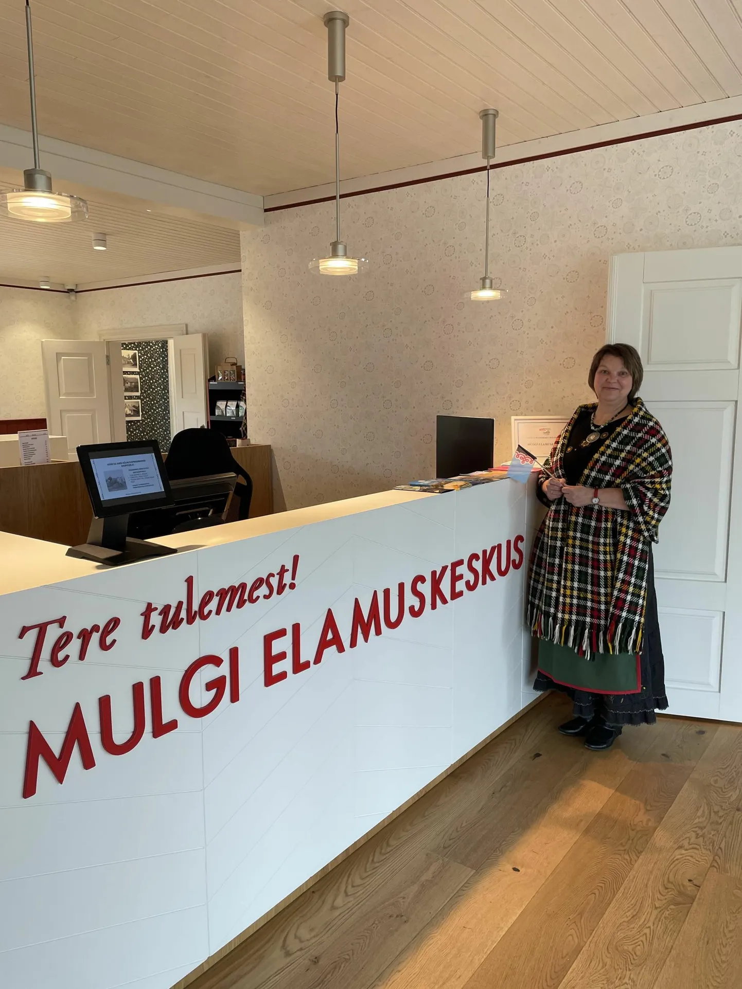 Ly Laanemets oma esimesel tööpäeval Mulgi elamuskeskuses.