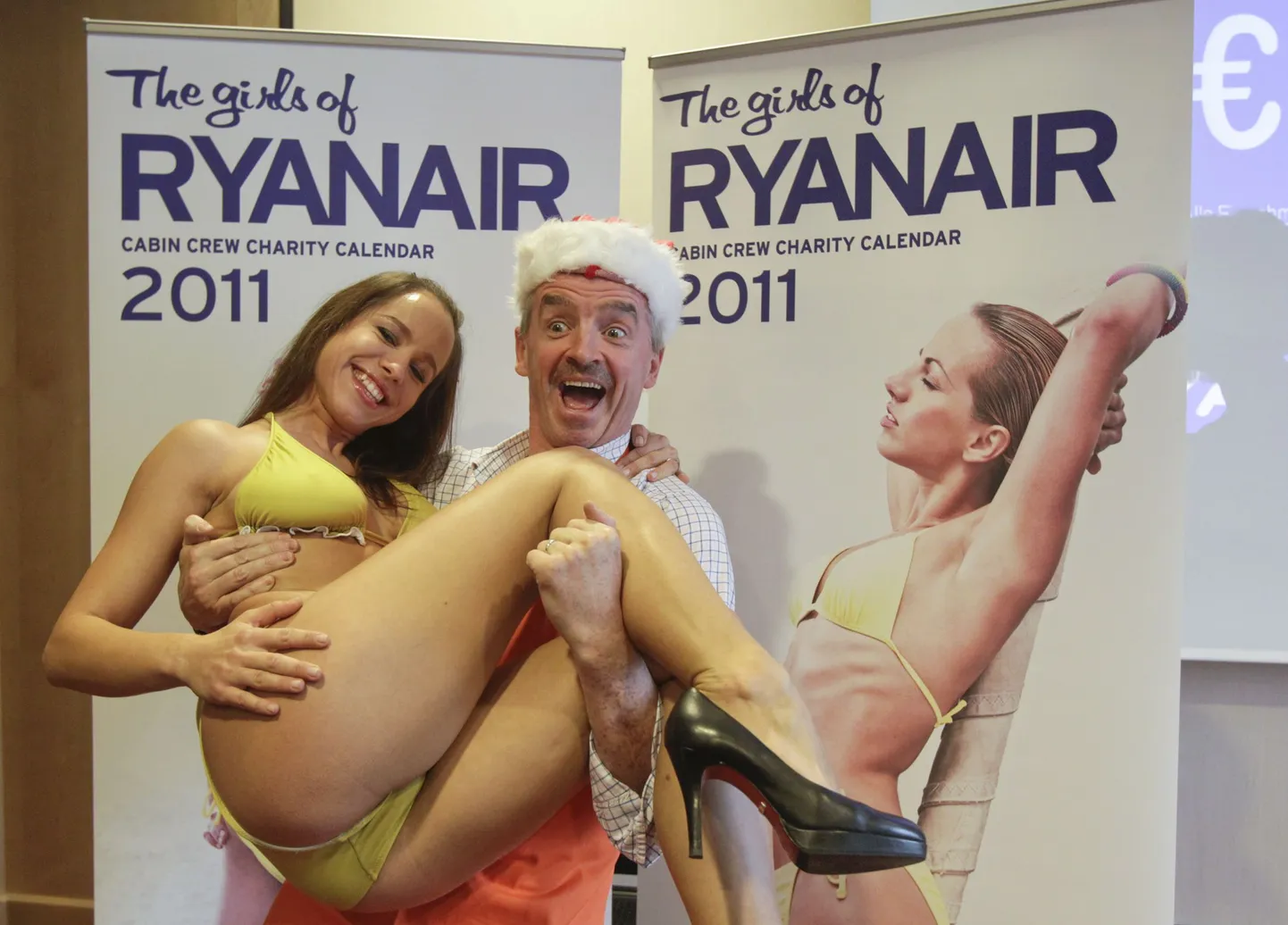 Ryanairi juht Michael O'Leary ja stjuardess