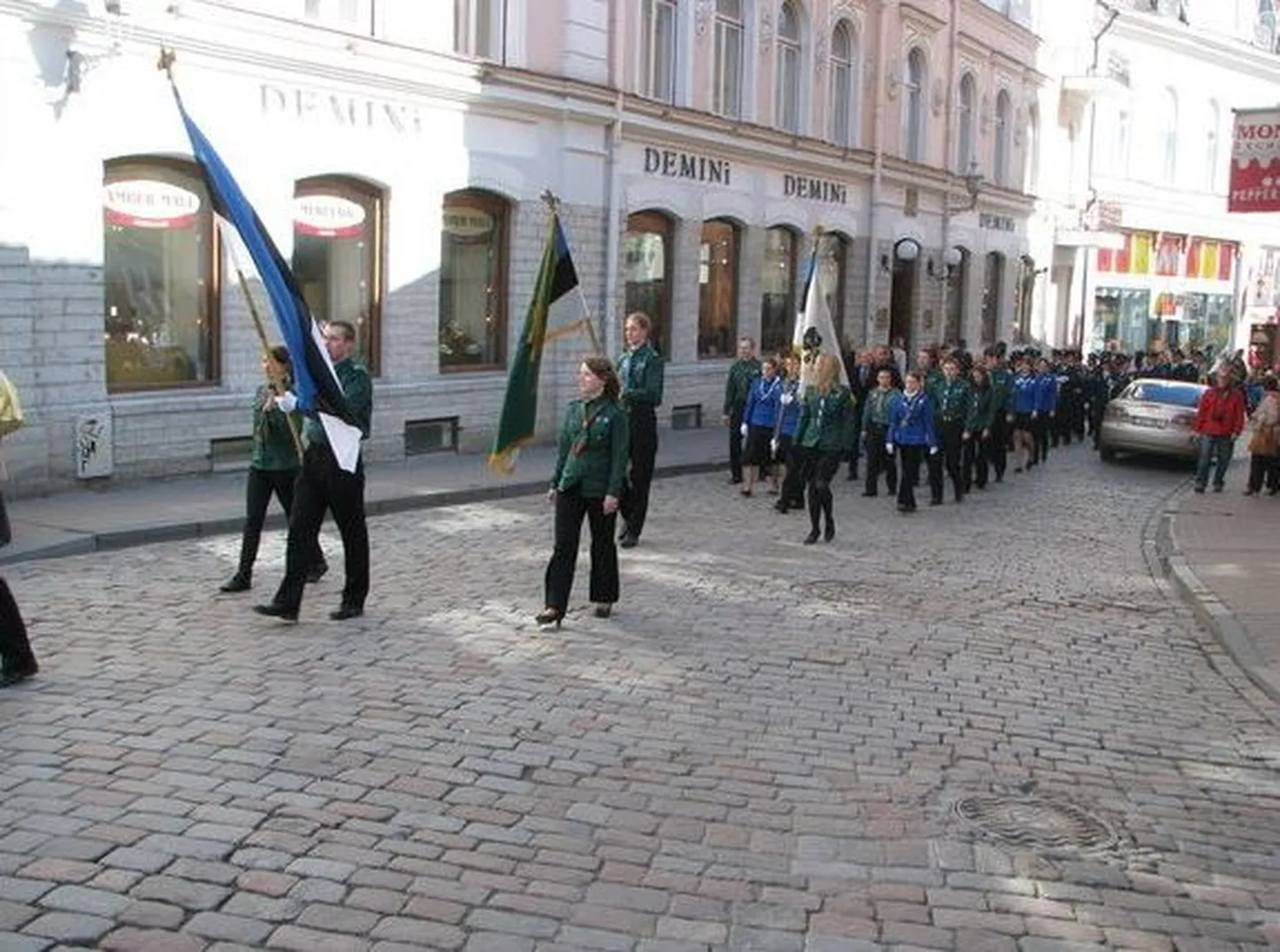 Skautide ja gaidide 2008. aasta jüripäevaparaad.