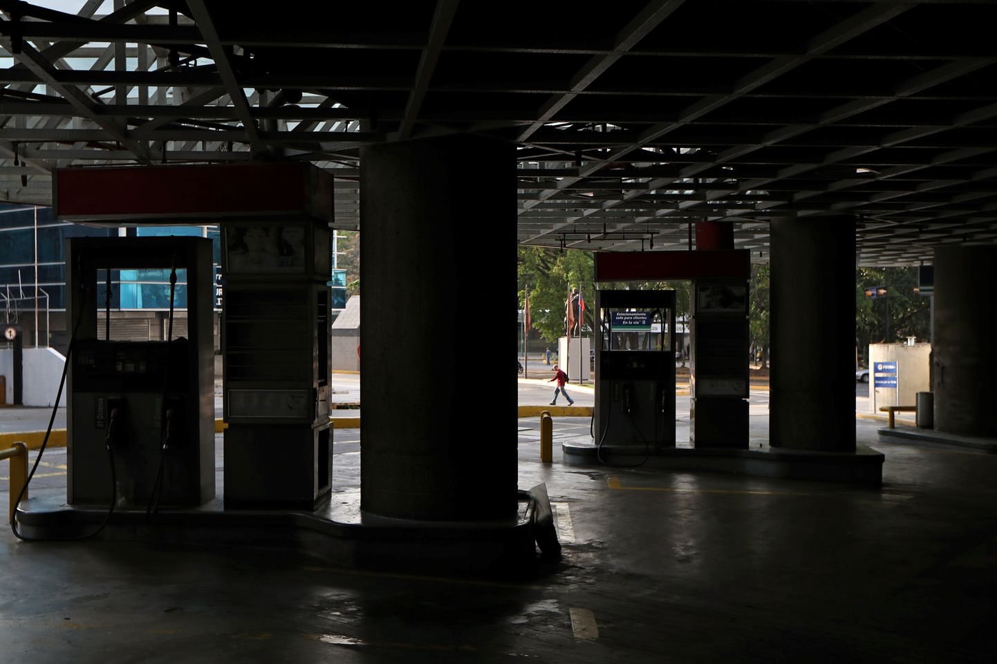 Suletud bensiinijaam Caracases.