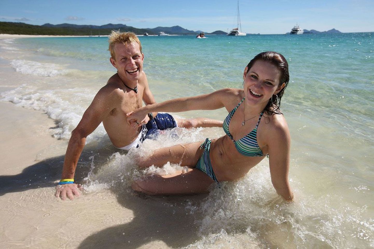 Ben Southall eelmise aasta 2. juulil ehk päev pärast töölepingu algust koos tüdruksõbra Breanna Watkinsiga Austraalia idarannikul Whitsunday saarel. Tema töö paradiisisaarel lõppes 1. jaanuaril.