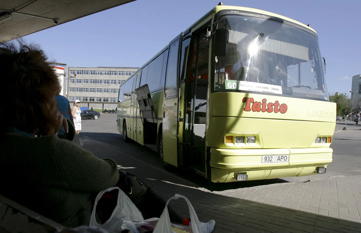 Taisto avas uue bussiliini.