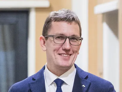 Кристен Михал.