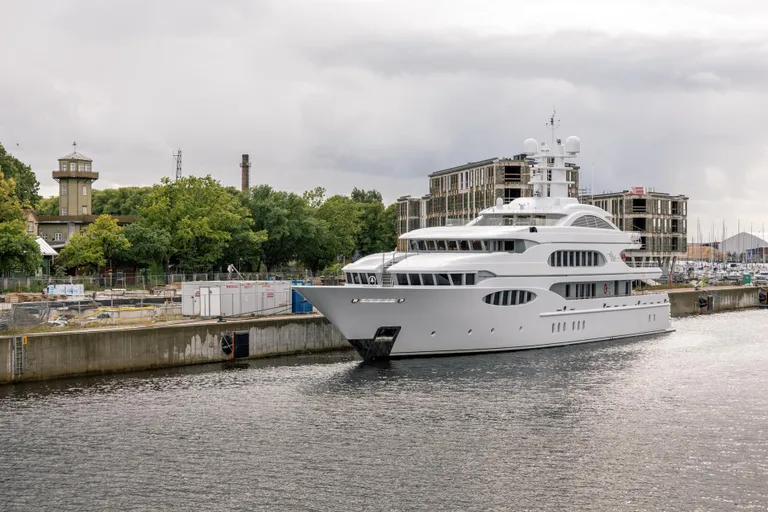Luksusjaht on 59,4 meetrit pikk ja superyachtfan.com-i andmetel küünib selle väärtus 80 miljoni euroni.