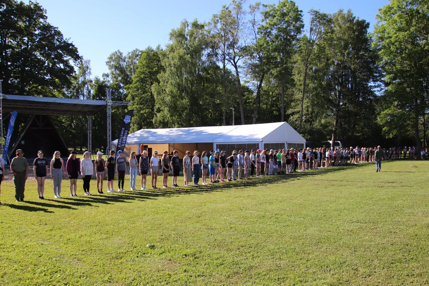 Noorte rivistus Karujärvel