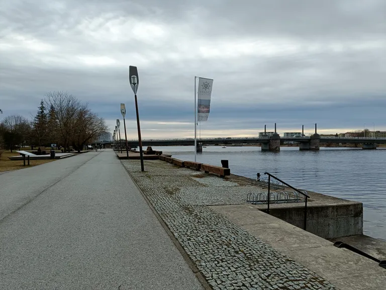 Suletud lõigu sisse jäävad näiteks suurpõgenemise mälestusmärk ja lõbusõidulaevale pääs.