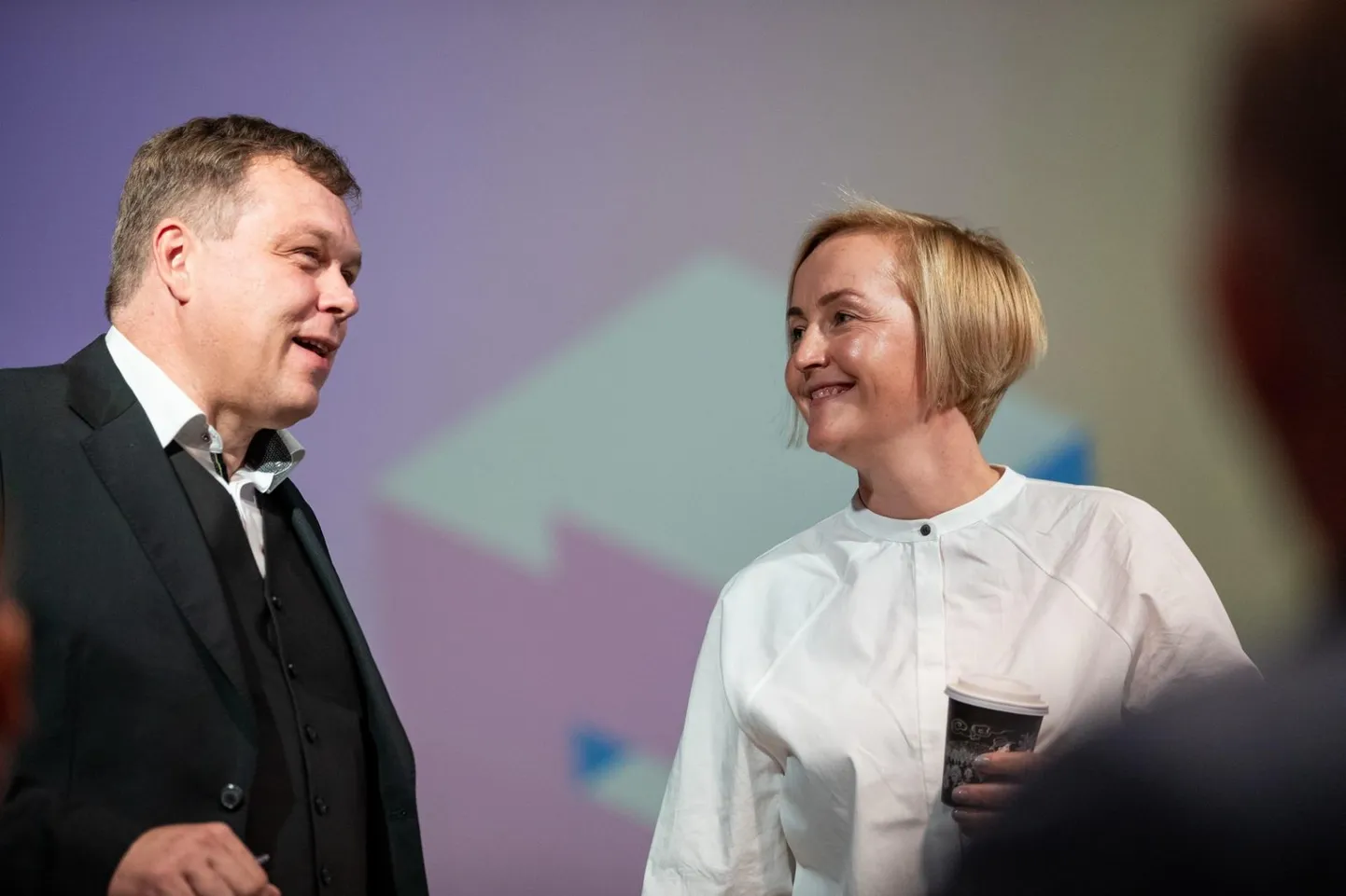 Kümnendal oktoobril valiti Tallinnas Kai kunstikeskuses Eesti 200 üldkogul juhiks uuesti Kristina Kallas, erakonna juhatusse sai uue liikmena koolitaja Lauri Hussar.