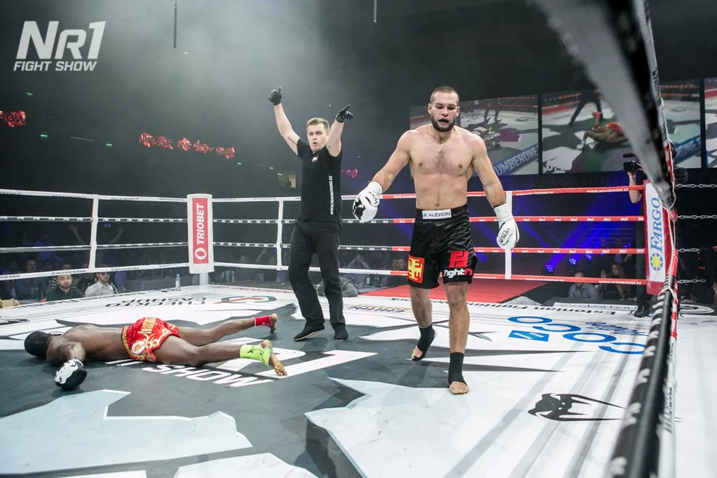 Glamuurne ja võitluslik Number One Fight Show. Maksim Vorovski.