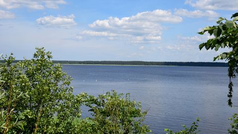 Rīgas peldvietās ūdens temperatūra atsevišķās vietās pārsniedz 20 grādus