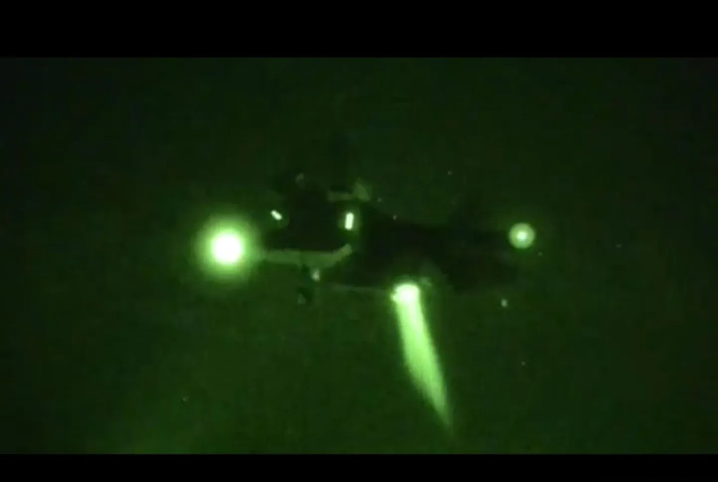 Ufo või sõjalennuk? Uue põlvkonna hävitaja edukas vertikaalmaandumine merel