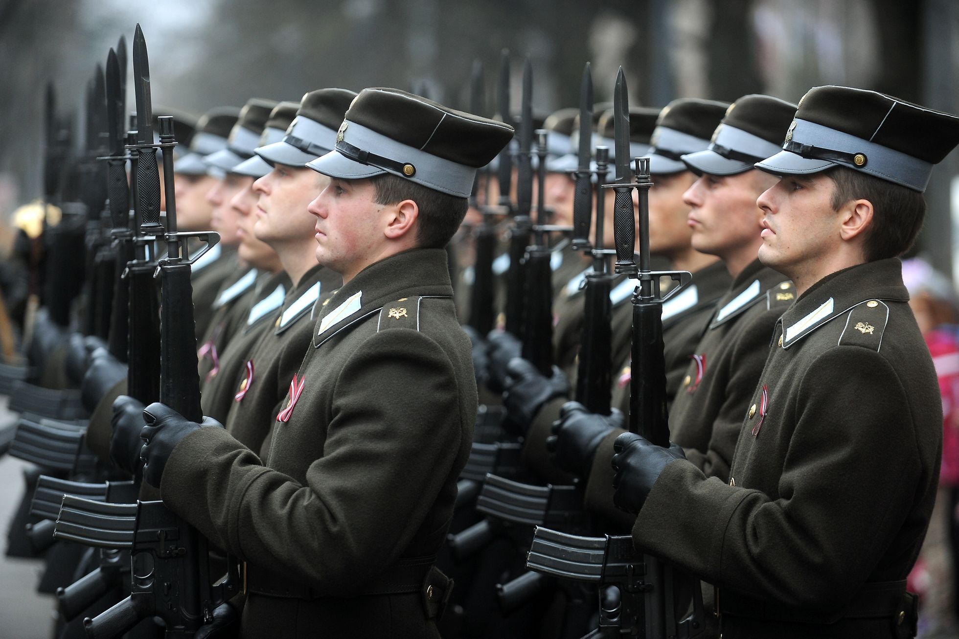 Kritušo karavīru piemiņas godināšanas pasākums Lāčplēša dienā pie pulkveža Oskara Kalpaka pieminekļa Esplanādē 2014. gadā.