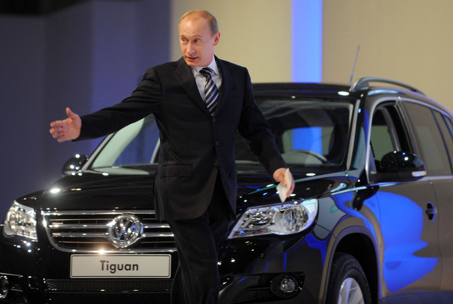 Путин на заводе Volkswagen в Калуге в 2009 году.
