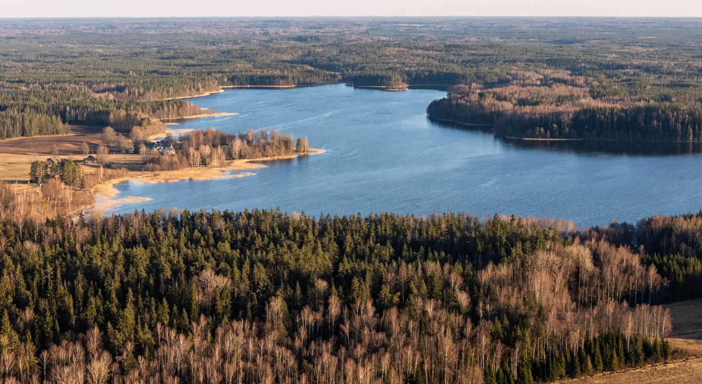 Ähijärv Karula rahvuspargis.