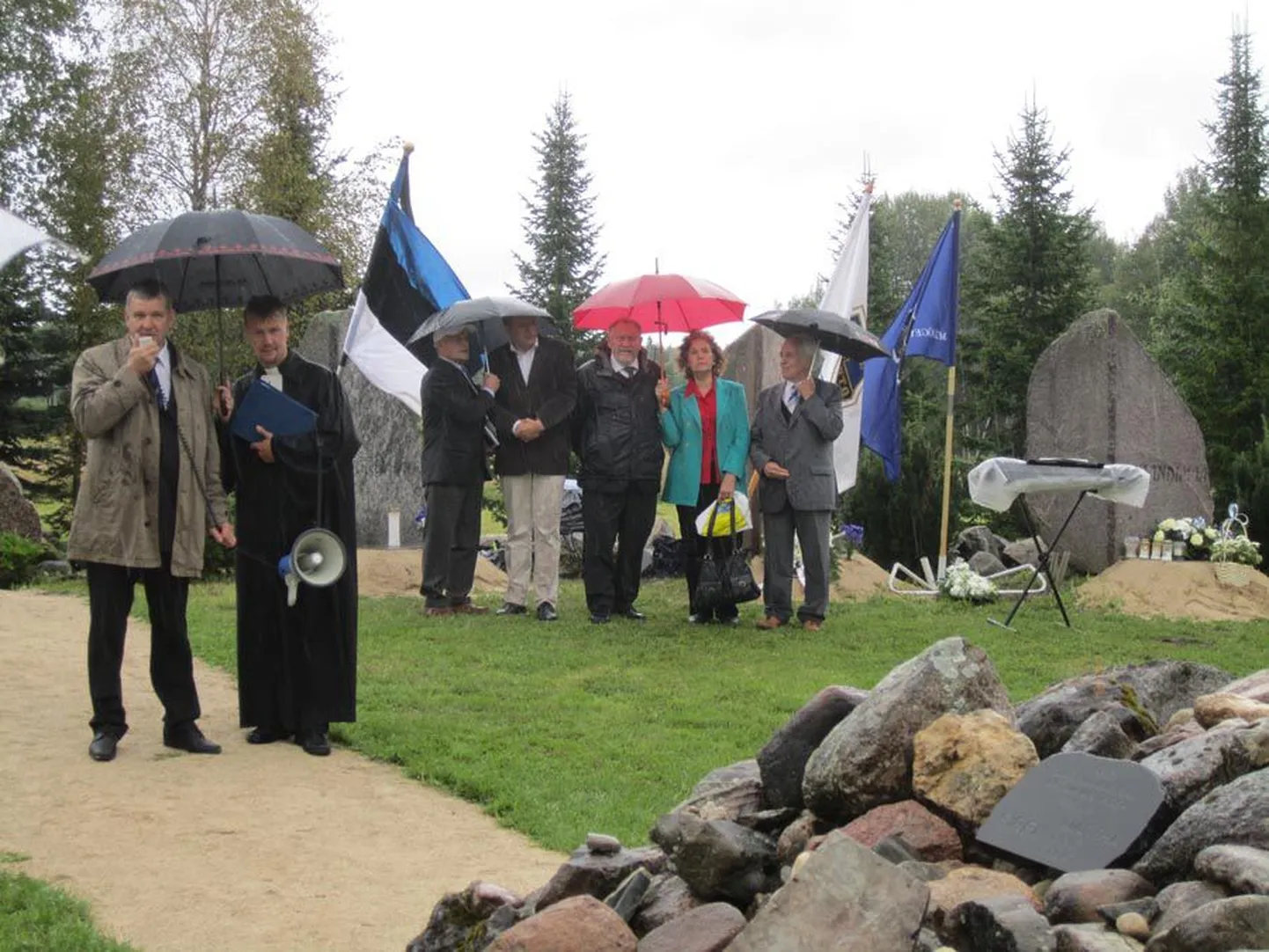 Neljapäeval mälestati Pilistvere kivikangru kommunismiohvrite mälestusmärgi juures neid, kes on erinevate totalitaarsete režiimide ohvriks langenud.