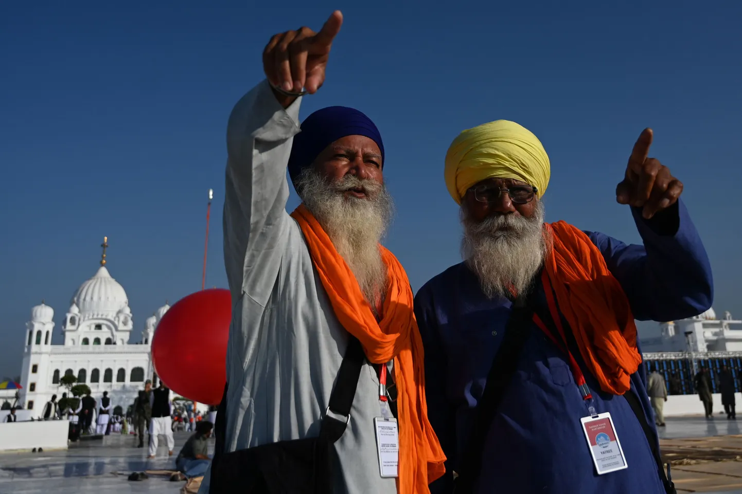 Sikhid guru Nanaki pühamu ehk gurdwara juures.