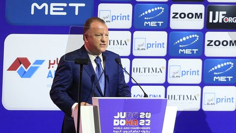 Pirmā starptautiskā federācija atļāvusi Krievijas sportistiem startēt zem sava karoga