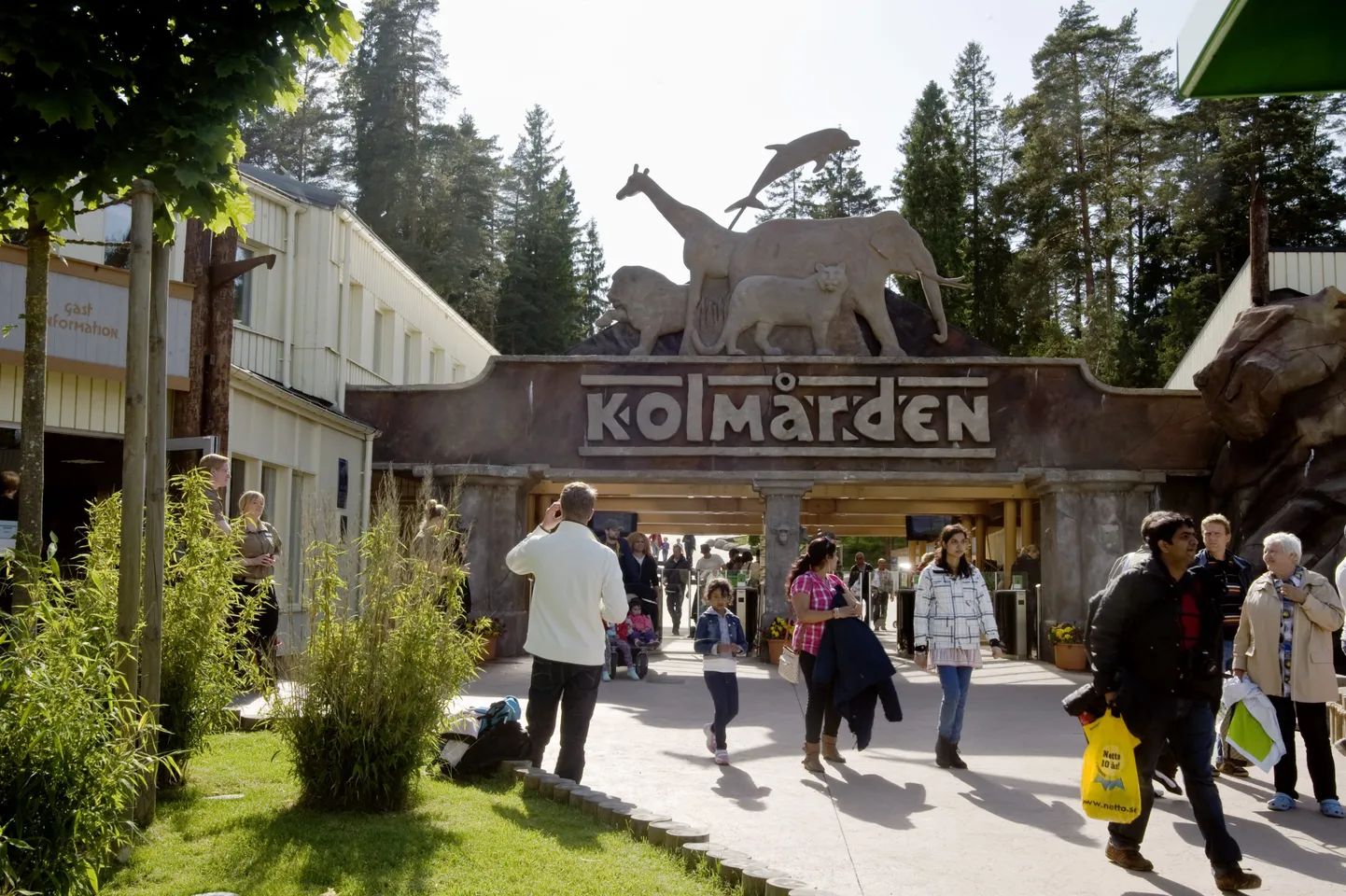 Kolmårdeni loomaaed keelas inimeste mineku huntide aedikusse