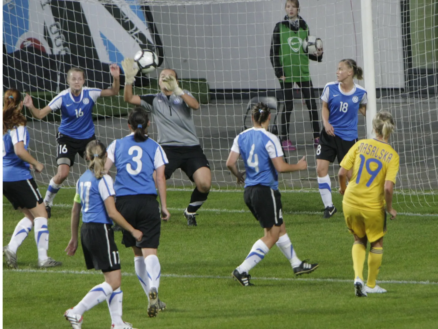Naiste koondis mängus Ukraina vastu.