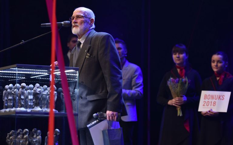 Osvalds Zvejsalnieks tiek godināts ceremonijā "Boņuks 2018" par mūža ieguldījumu latgaliešu kultūras attīstībā
