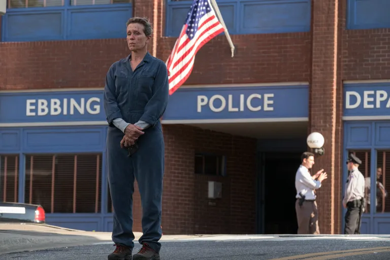 Frances McDormand filmis «Kolm reklaamtahvlit linna servas».