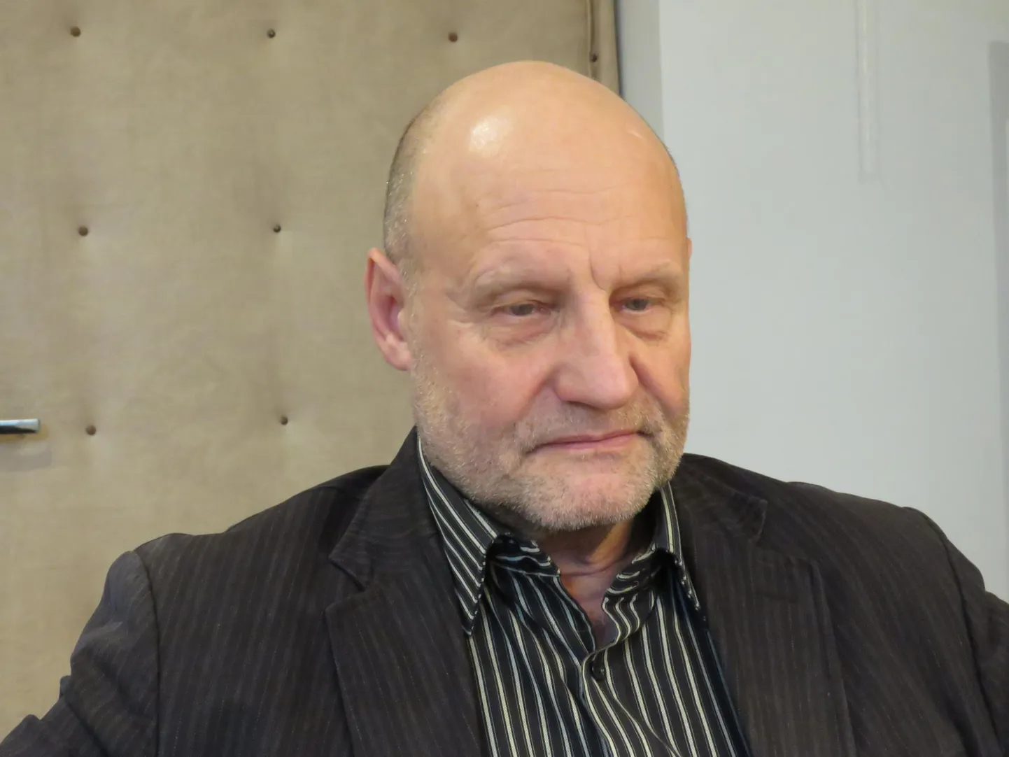 Põlva haigla praegune juht Koit Jostov ütles, et kui uut liiget ei suudeta aprilli lõpuks välja valida, võib ta ka ajutiselt jätkata, kuid ei näe sellel eriti mõtet.