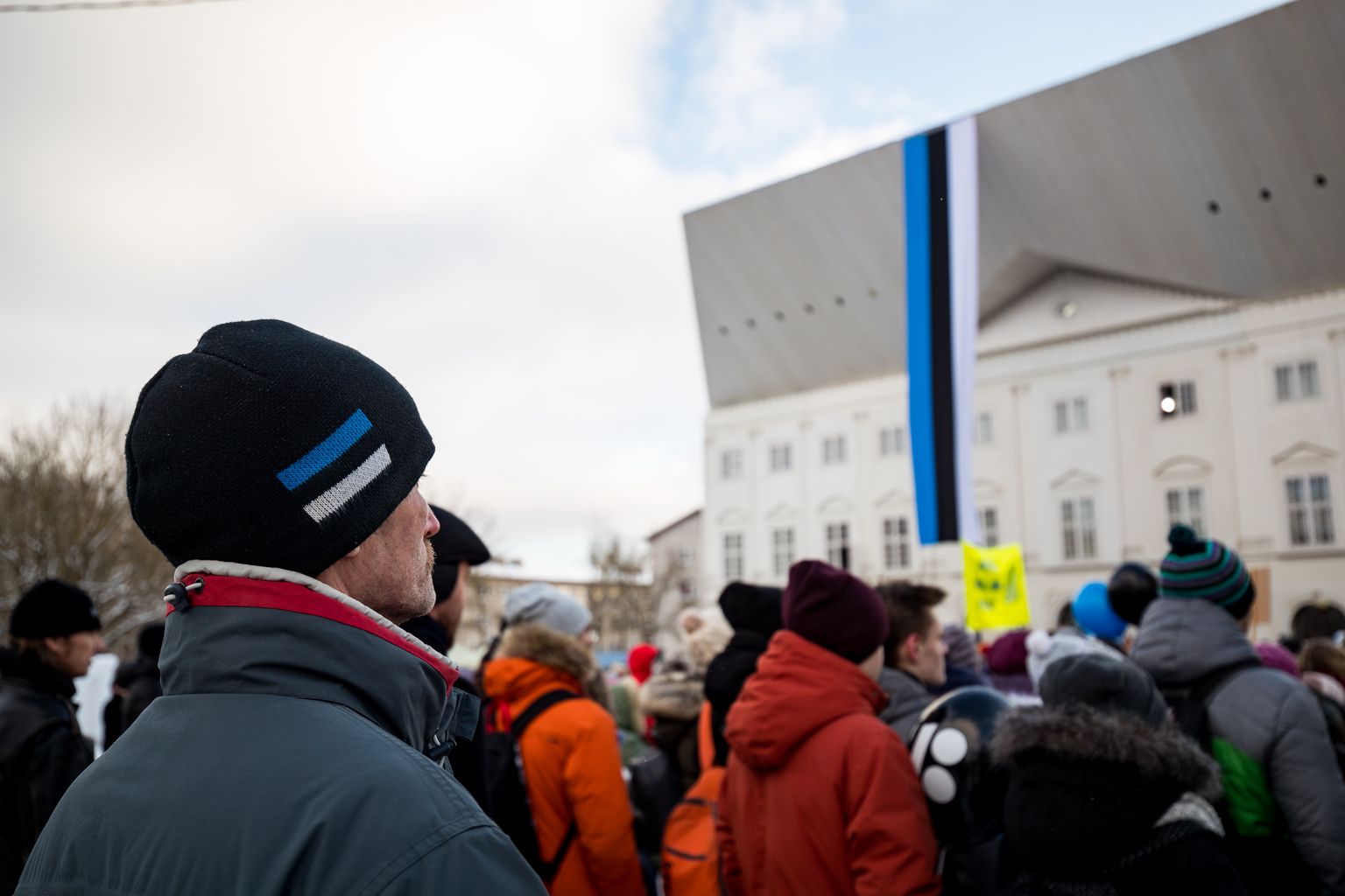 Vabaõhu aktus EV100 tähistamiseks Narva raekoja platsil selle aasta 21. veebruaril.