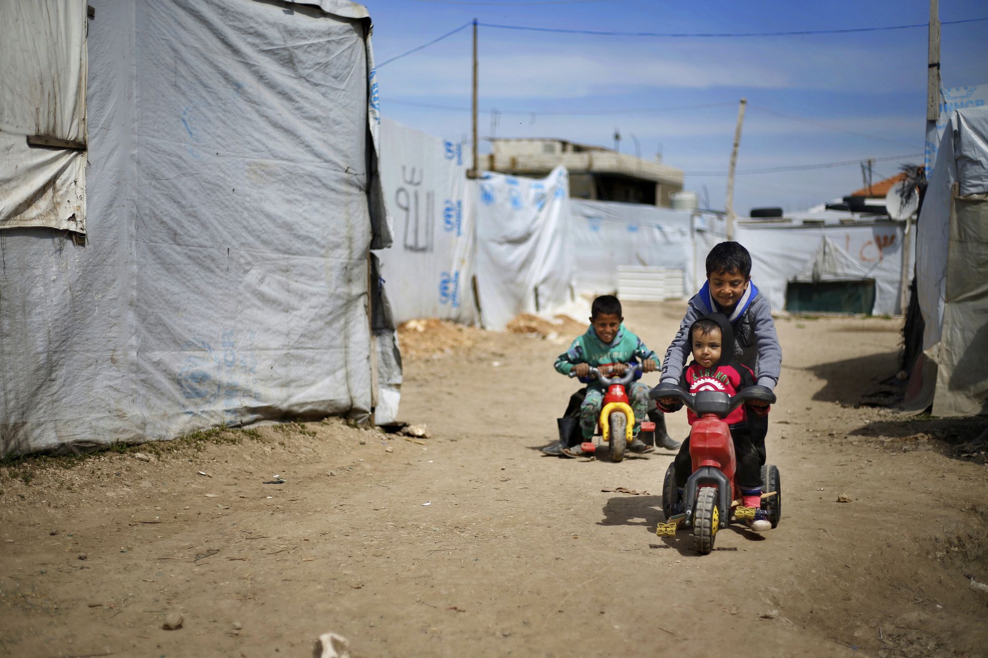 Süüria lapsed mängimas põgenikelaagris Bar Eliases Liibanoni Bekaa orus.