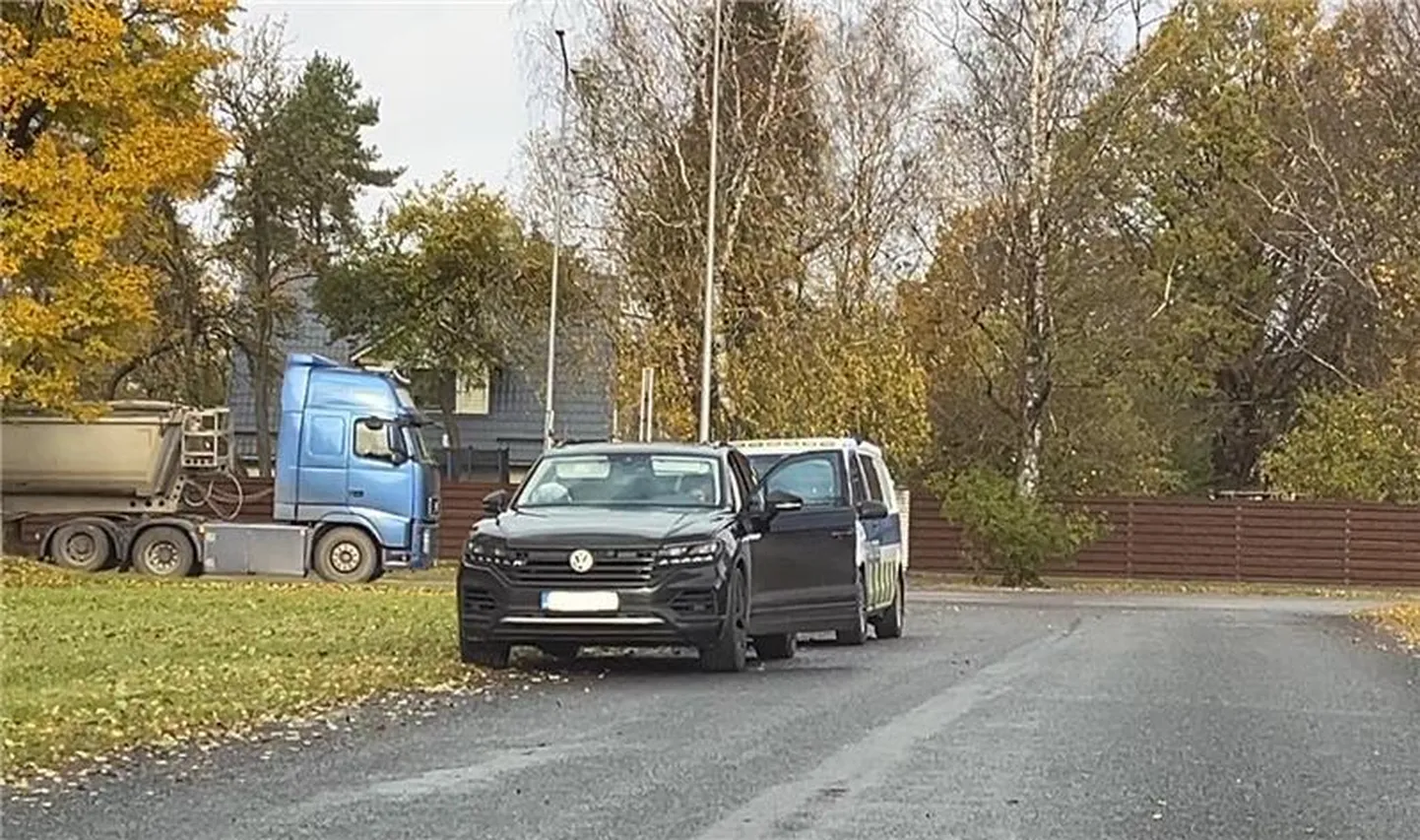 Juhtimisõiguseta mees jäi politseile seekord vahele Volkswagen Touaregi roolis.