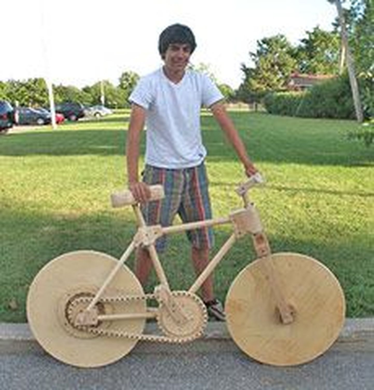 Marco Facciola valmistas puidust jalgratta