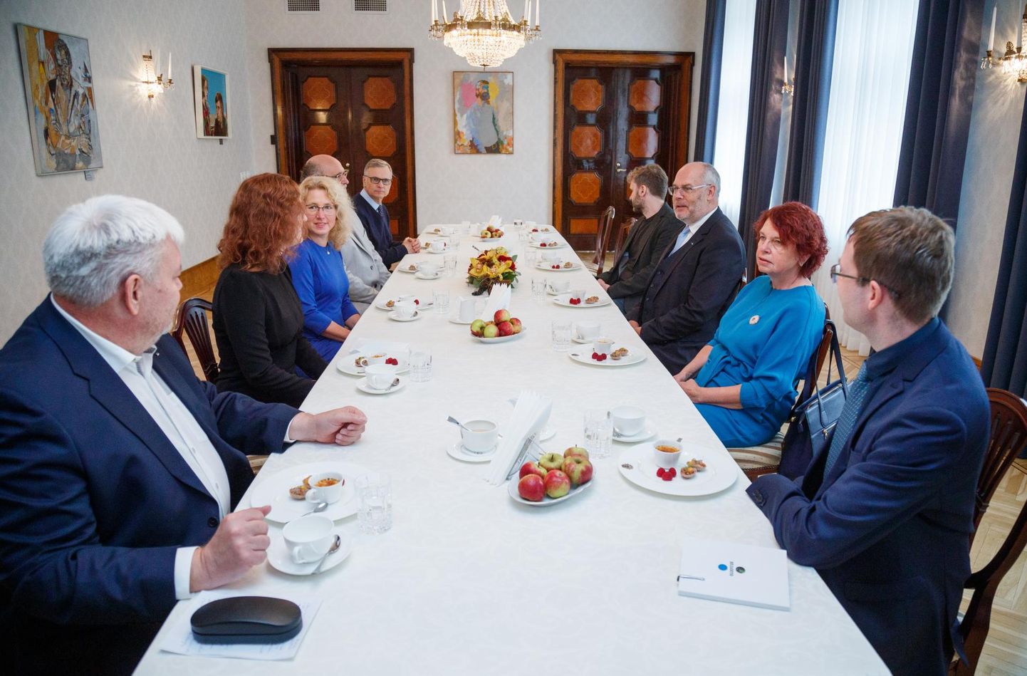 Члены научного совета встретились в президентом Аларом Карисом.