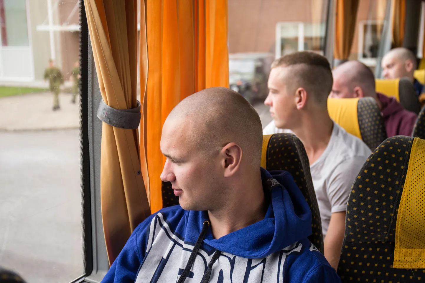 Ajateenijad bussis. Arhiivifoto.