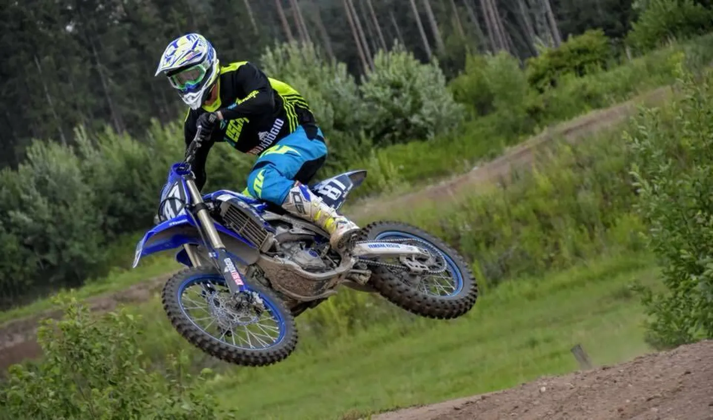 Pärnu motoklubi võidusõitja Karl Saat pani Rannu maratonil oma paremuse maksma.