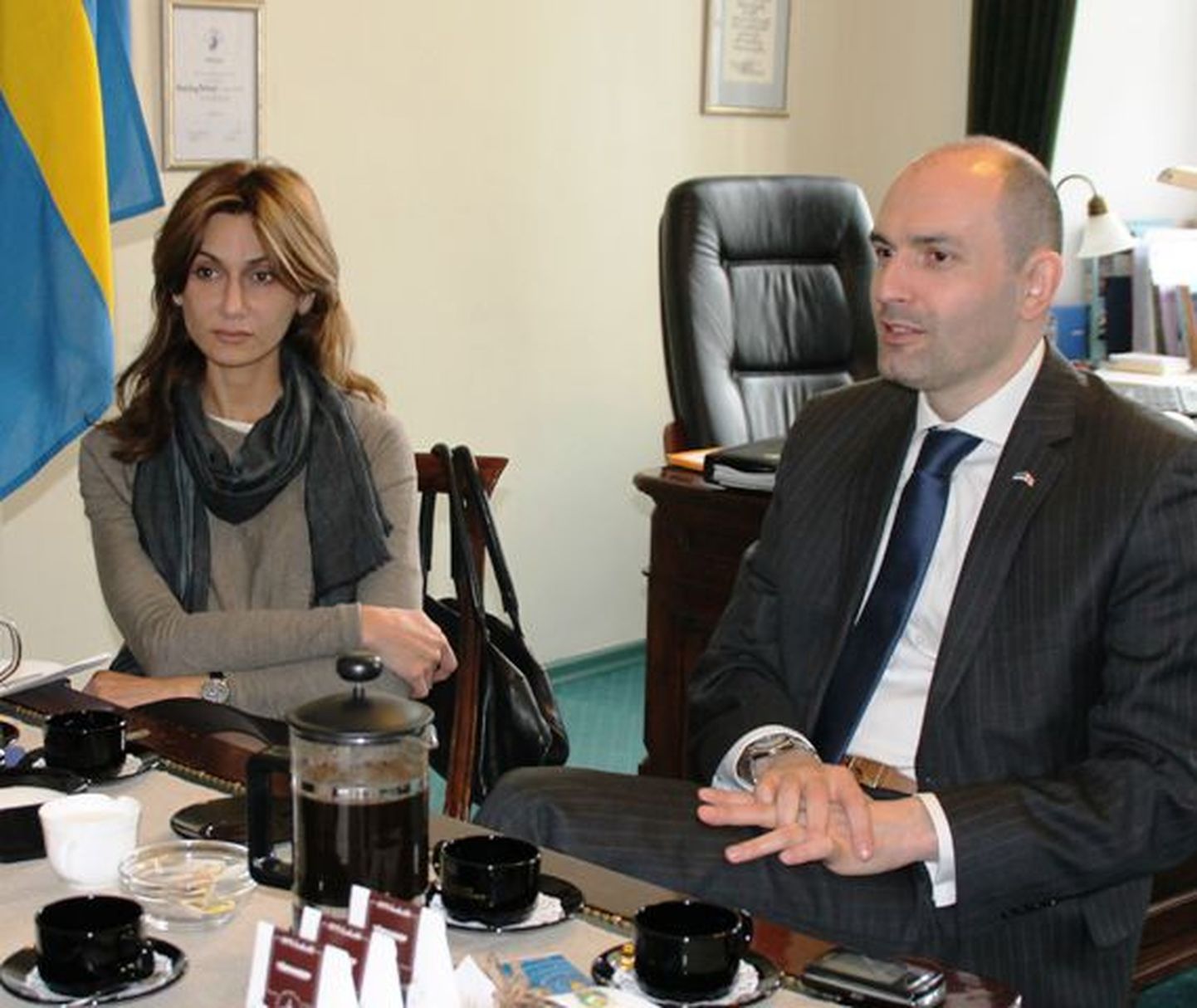 Gruusia suursaadik Ruslan Abashidze ja saadiku nõunik Mariam Rakviashvili.