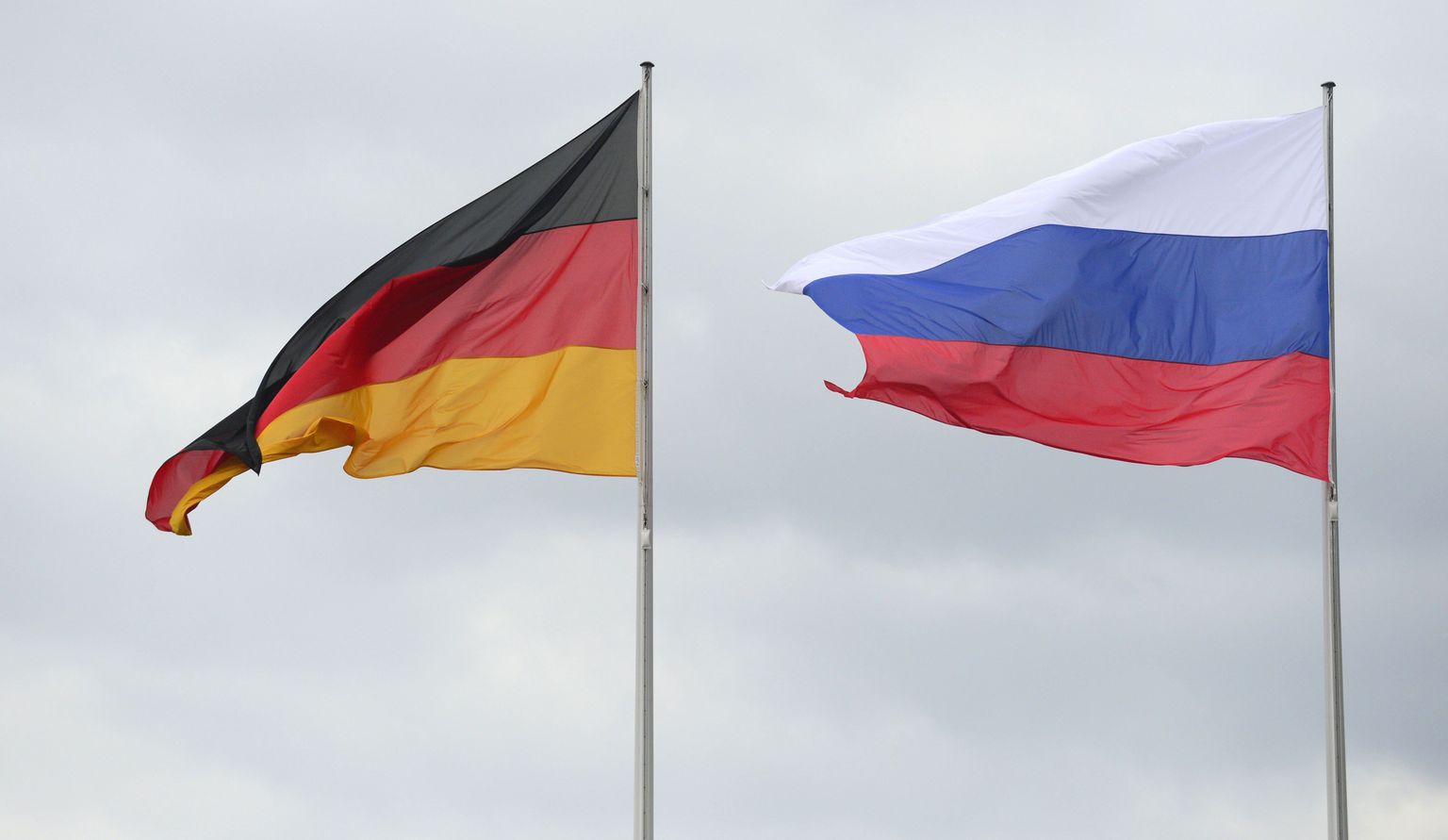 Флаги Германии и России.