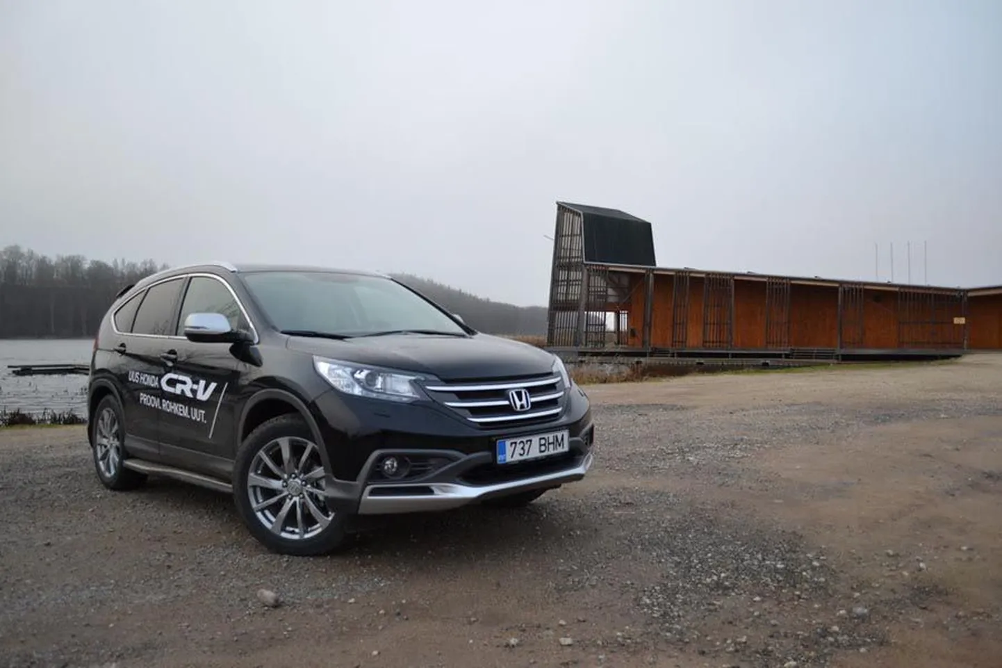 Eelkäijaga võrreldes on uus Honda CR-V tunduvalt jõulisema välimusega, kuid sõidab pehmelt ja rahulikkust sisendavalt.