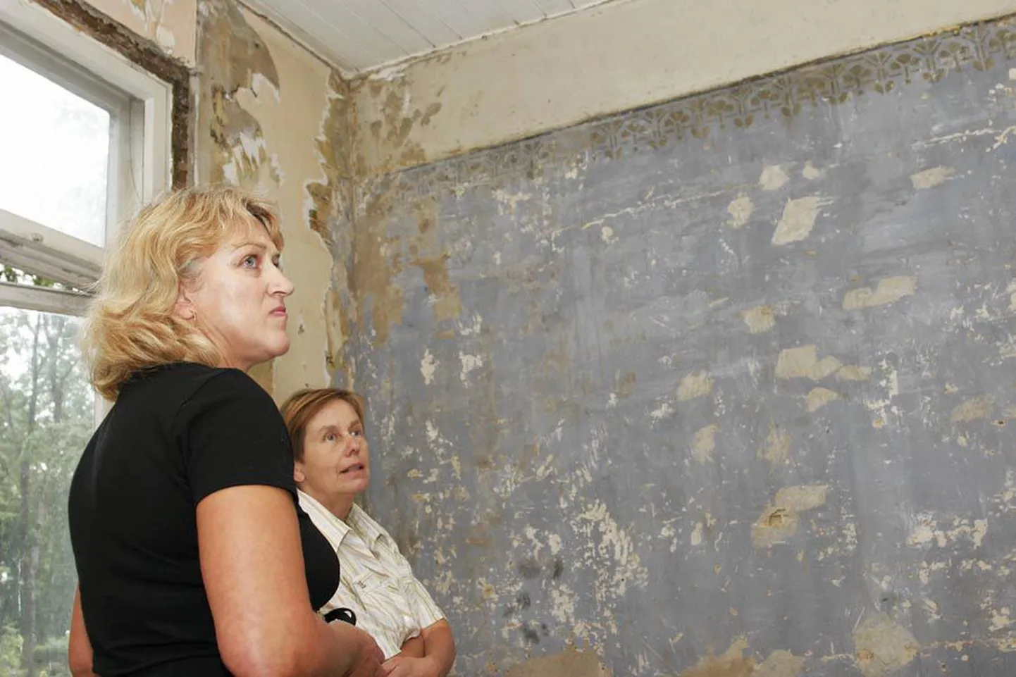 Huvitavate leidudega ei maksa uisapäisa talitada, selles on majaomanik Tiina Algpeus ja muinsuskaitseinspektor Anne Kivi ühel meelel.